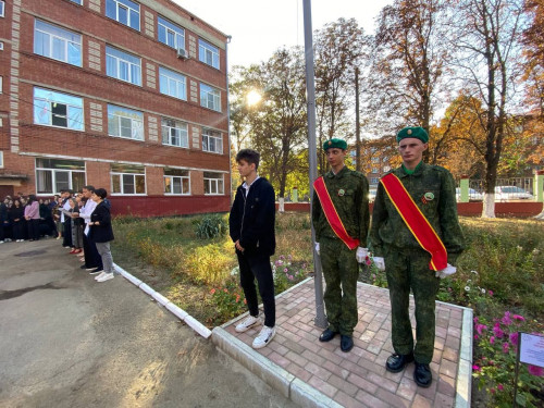 11 сентября 2023 года на центральном входе техникума состоялась торжественная церемония поднятия государственного флага России и исполнение государственного гимна.