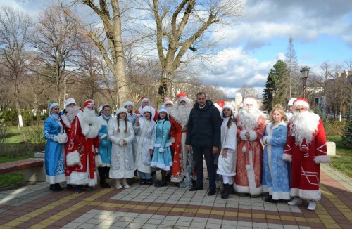 Парад Дедов Морозов и Снегурочек