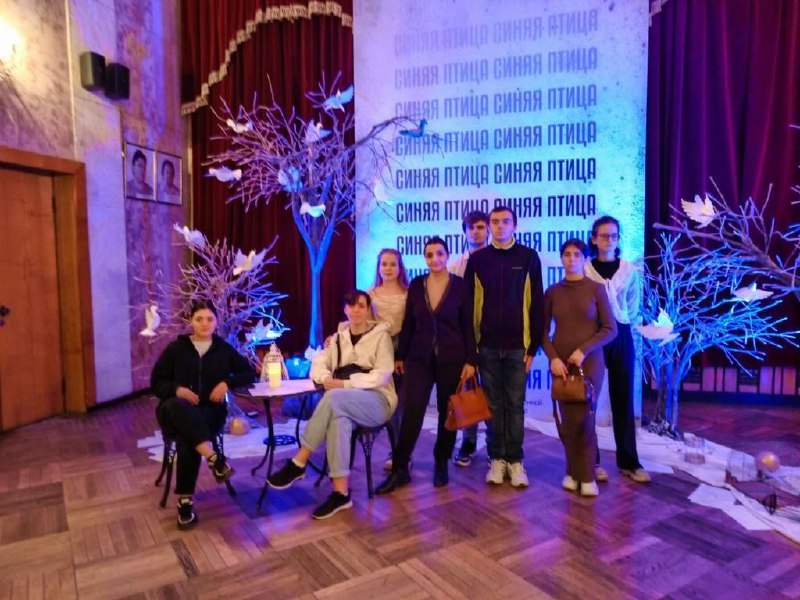 Студенты ГБПОУ КК АИСТ посетили премьеру спектакля "Синяя птица" в  "Армавирском Театре драмы и комедии"