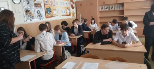 Преподаватель ГБПОУ КК АИСТ Шведчикова Н.И. провела Всероссийский классный час "Профессионалитет: ты в хорошей компании!" в МАОУ СОШ №4 для учеников 9-го класса.